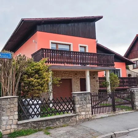 Za Gorami, Za Lasami Villa