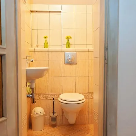 Villa Za Gorami, Za Lasami *