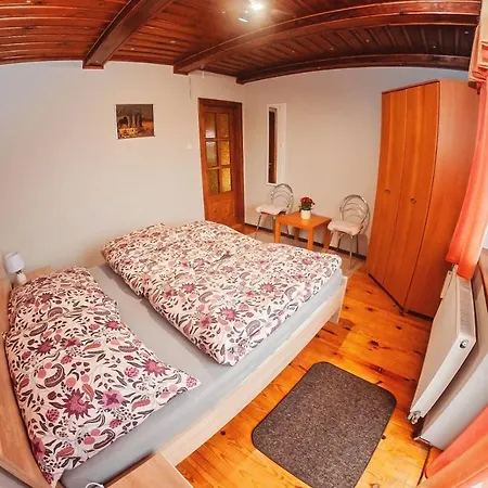 Za Gorami, Za Lasami