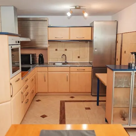 Villa Za Gorami, Za Lasami *