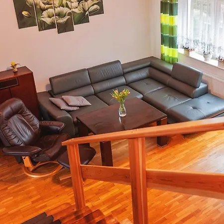 Villa Za Gorami, Za Lasami