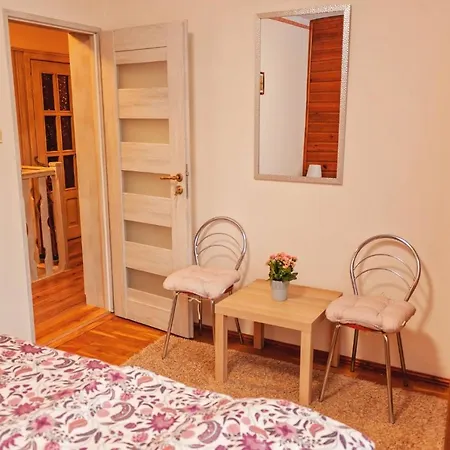 Za Gorami, Za Lasami *