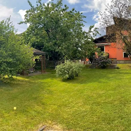 Villa Za Gorami, Za Lasami *