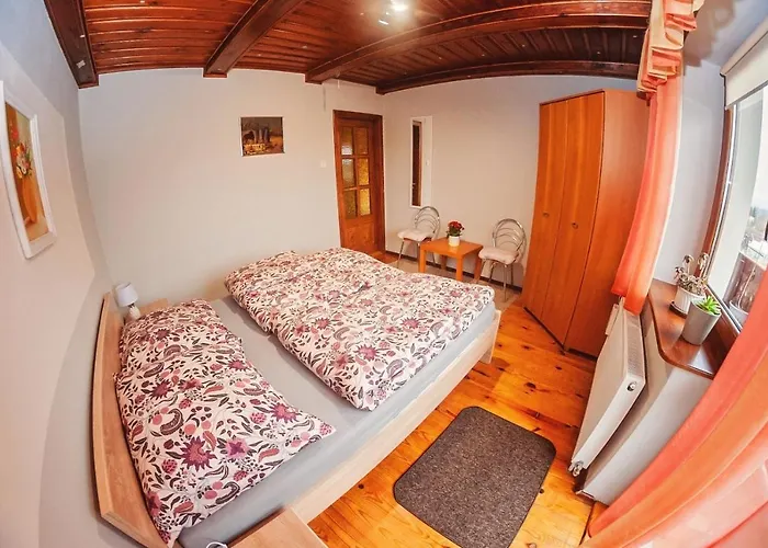 Za Gorami, Za Lasami