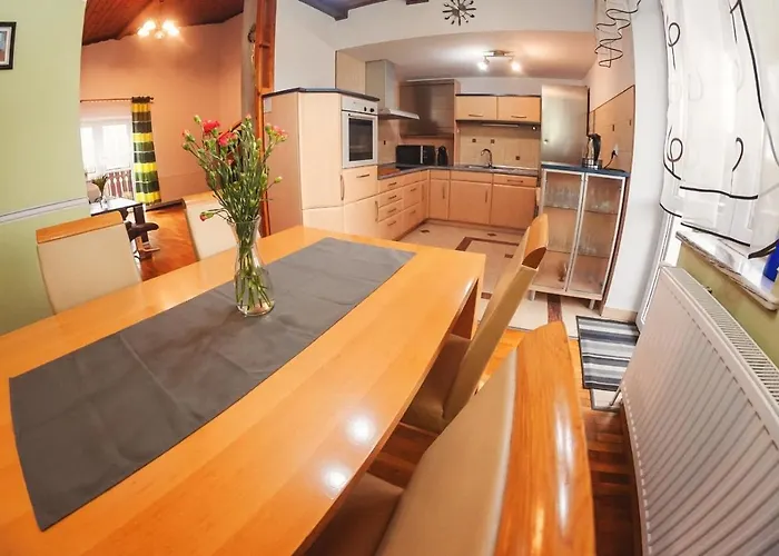 Za Gorami, Za Lasami 마이스타코비체