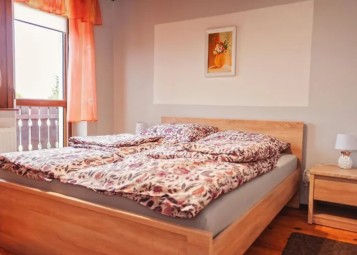 Za Gorami, Za Lasami 마이스타코비체