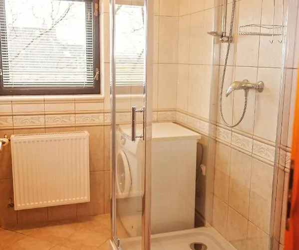 Za Gorami, Za Lasami 빌라 *