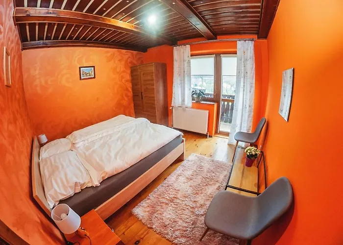 Za Gorami, Za Lasami *