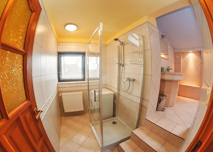 Za Gorami, Za Lasami 빌라 마이스타코비체